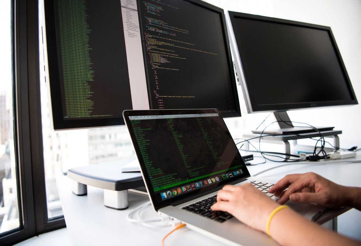 Dedicated Hosting Vs VPS: Which is Better?